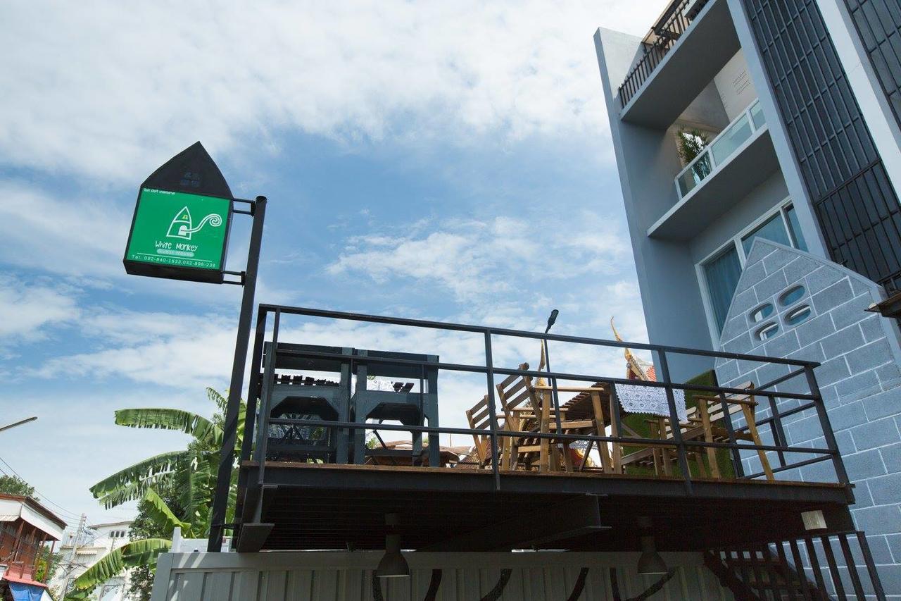 White Monkey Guesthouse Phetchaburi Exterior foto